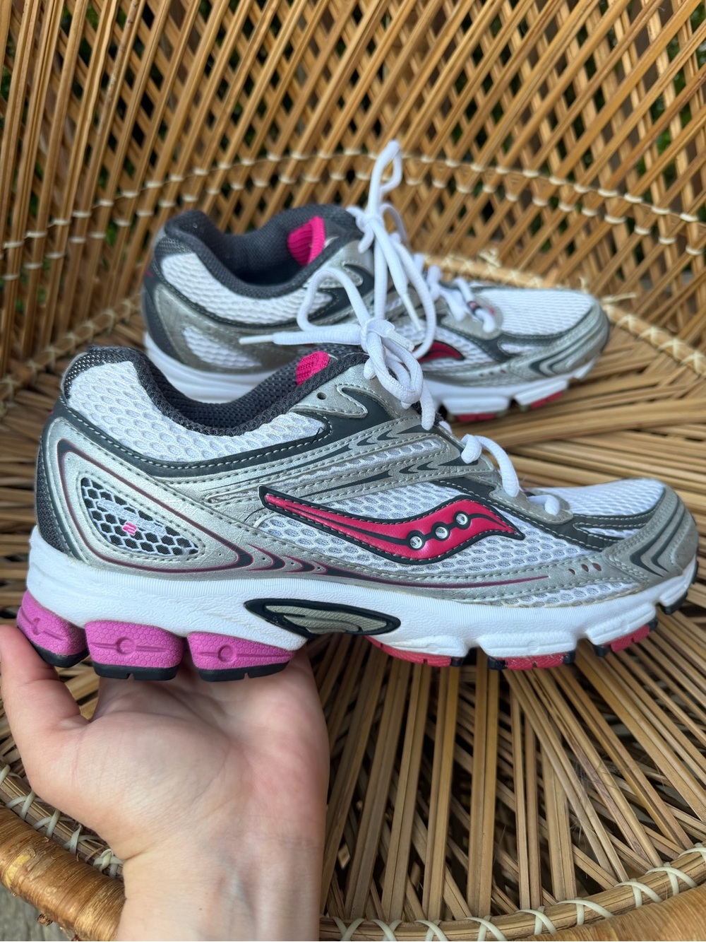 Saucony White, Silver & Pink Women's Running Shoes 9.5 - Picture 3 of 10